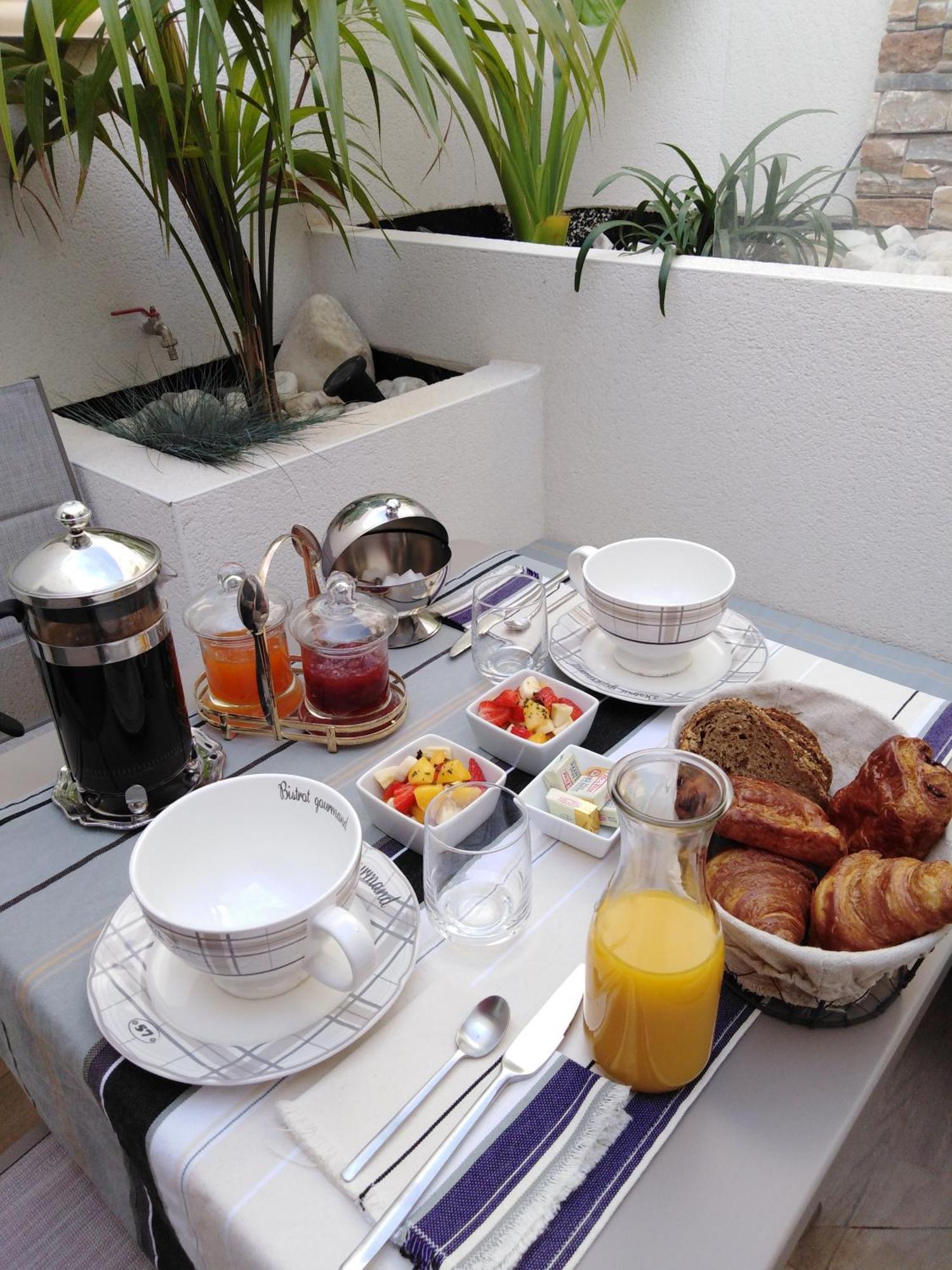 Rue Du Bac Bed & Breakfast Villeneuve-de-la-Raho Bagian luar foto
